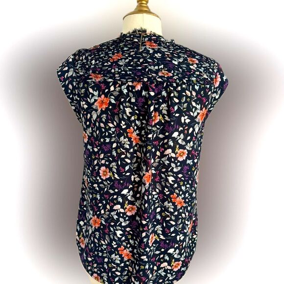 Beautiful Daniel Rainn floral top! - Picture 8 of 12